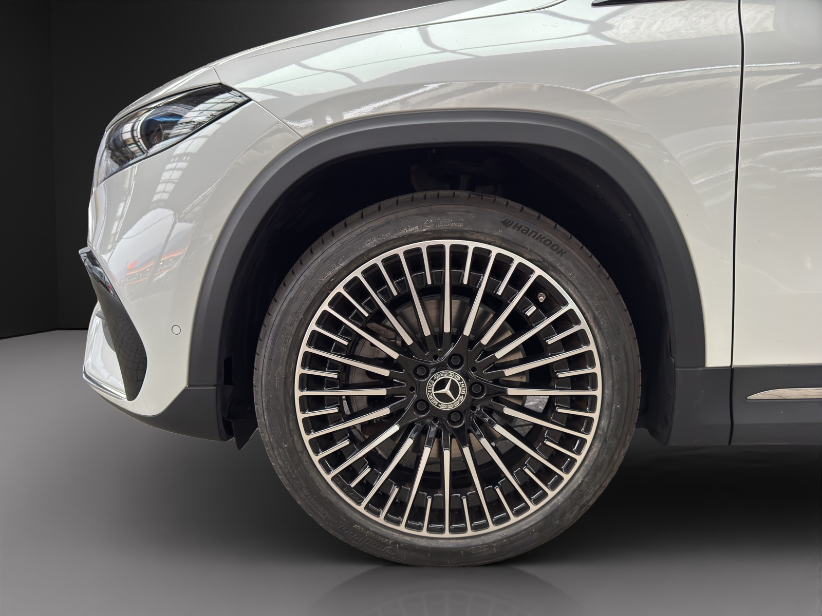 MERCEDES-BENZ EQA 300 AMG Line 4Matic - 8