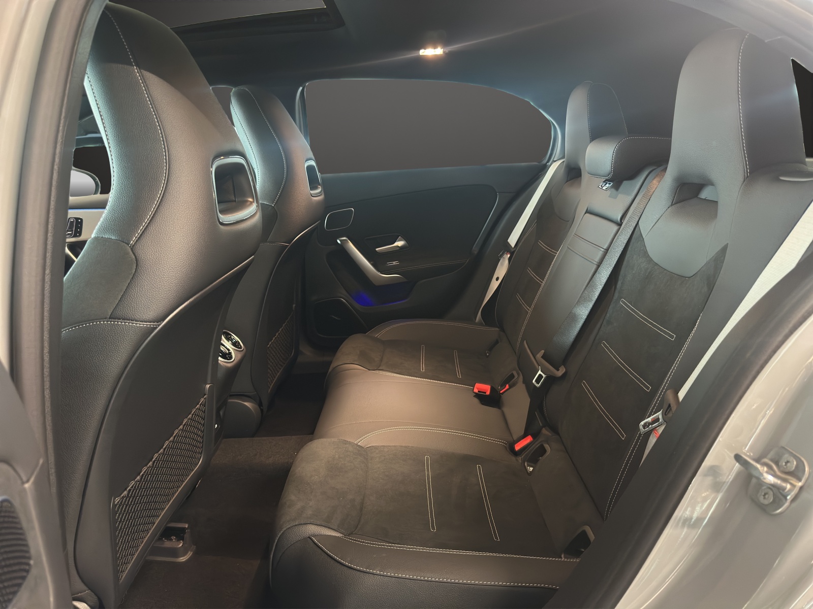 MERCEDES-BENZ A 250 4Matic 8G-DCT AMG Line - 12