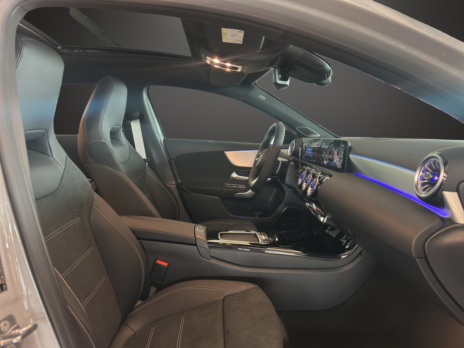 MERCEDES-BENZ A 250 4Matic 8G-DCT AMG Line - 11