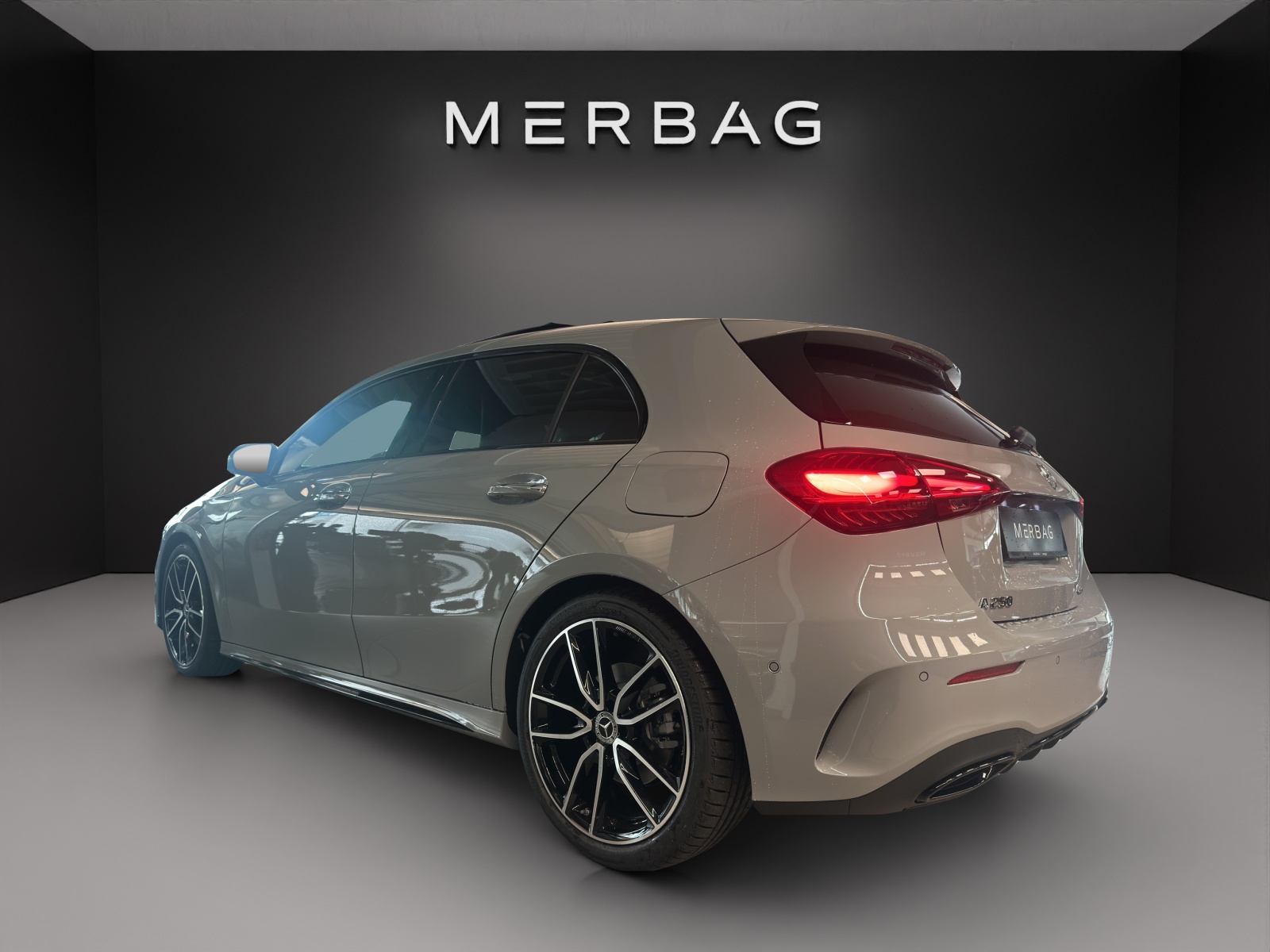 MERCEDES-BENZ A 250 4Matic 8G-DCT AMG Line - 4