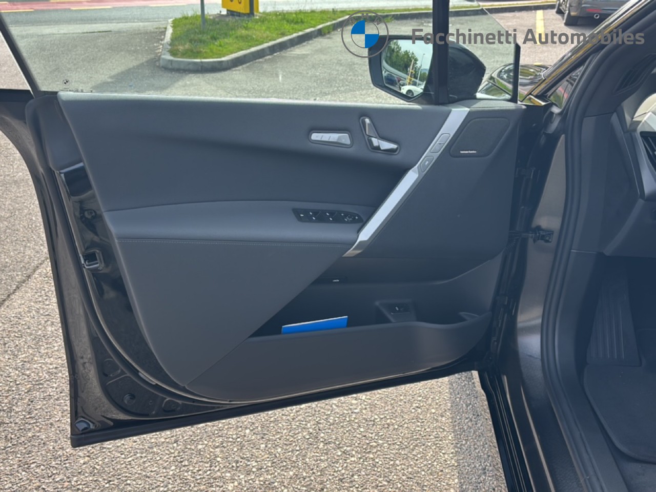 BMW iX xDrive60 M Sport Pro - 11