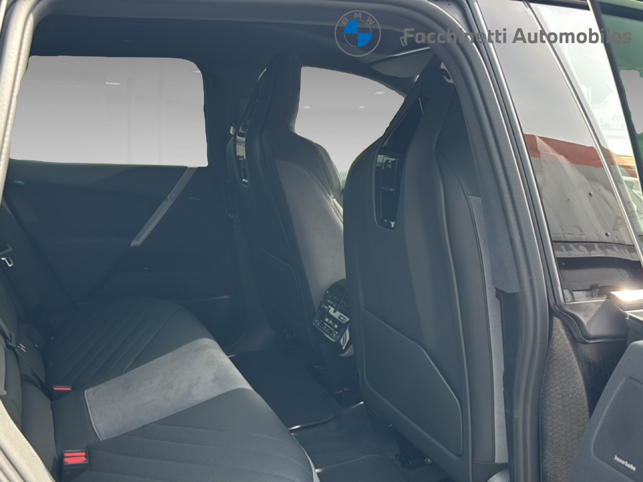 BMW iX xDrive60 M Sport Pro - 13