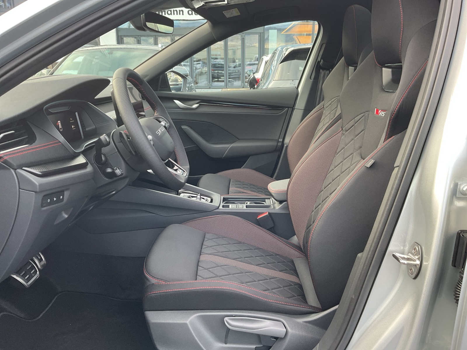 SKODA Octavia Combi 2.0 TSI DSG RS - 16