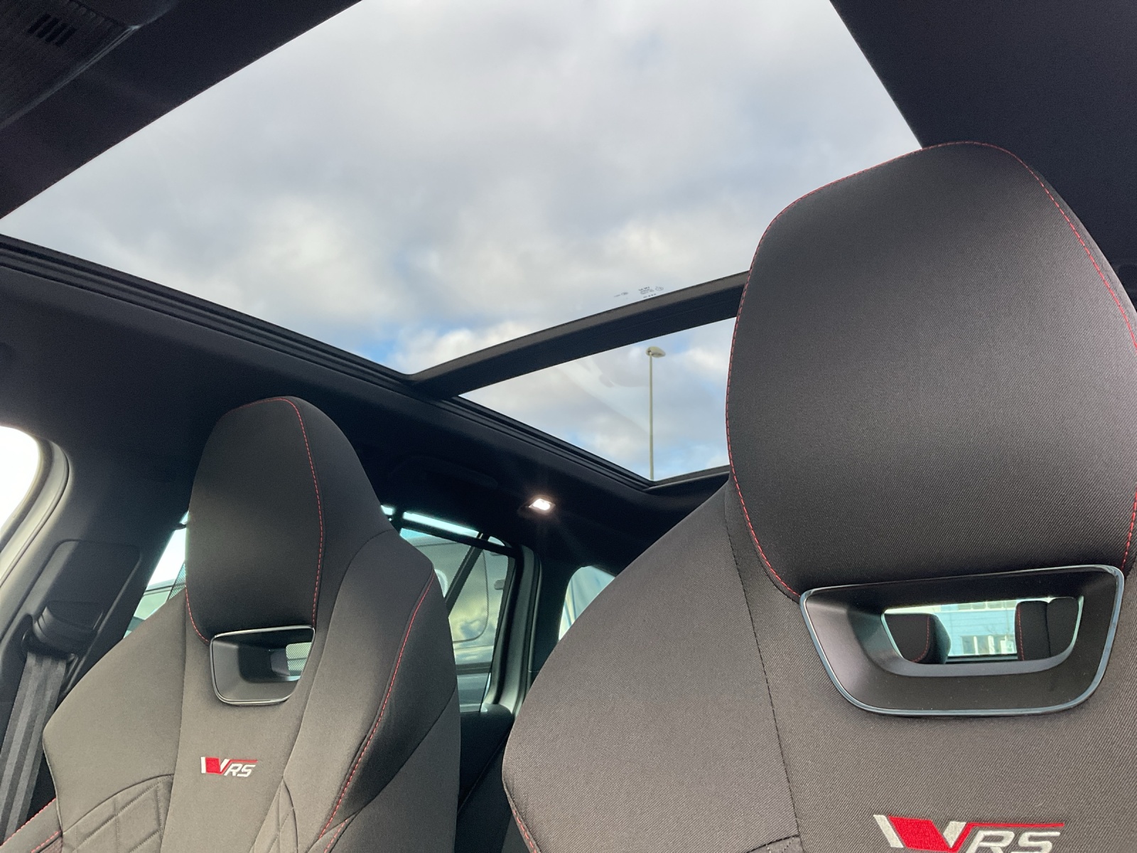 SKODA Octavia Combi 2.0 TSI DSG RS - 15