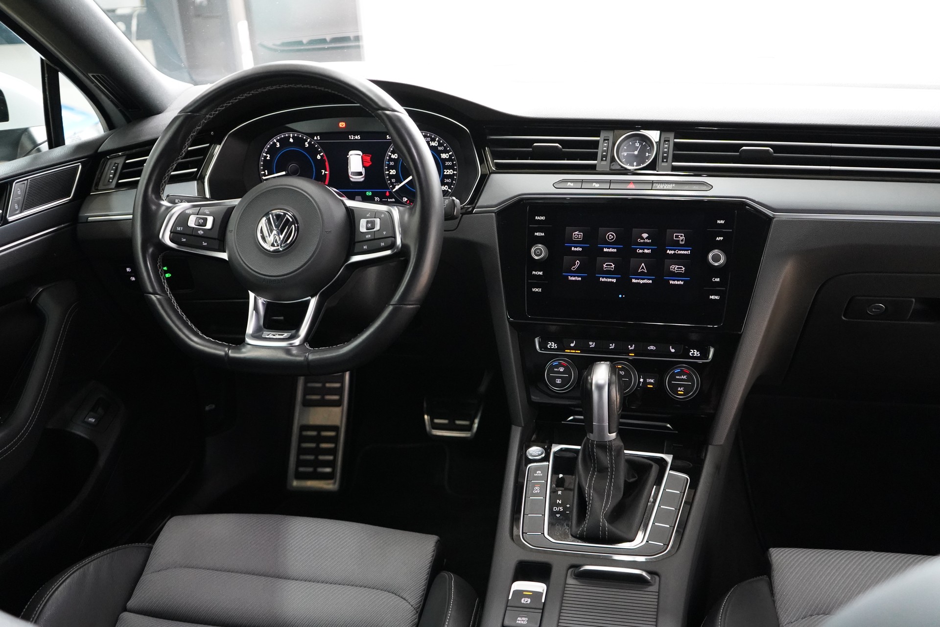 VW Passat Variant 1.5 TSI EVO Highline DSG / R-Line** - 29