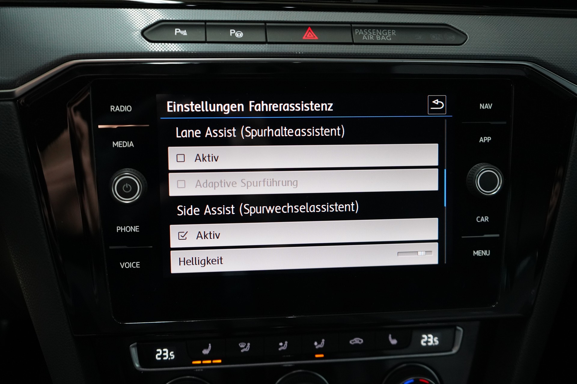 VW Passat Variant 1.5 TSI EVO Highline DSG / R-Line** - 25