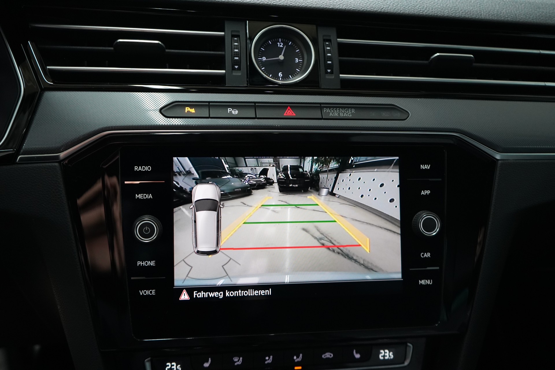 VW Passat Variant 1.5 TSI EVO Highline DSG / R-Line** - 23