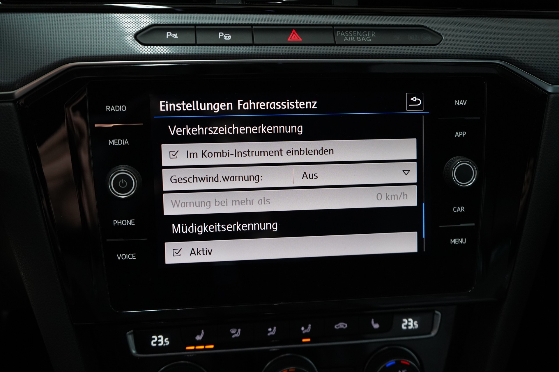 VW Passat Variant 1.5 TSI EVO Highline DSG / R-Line** - 26