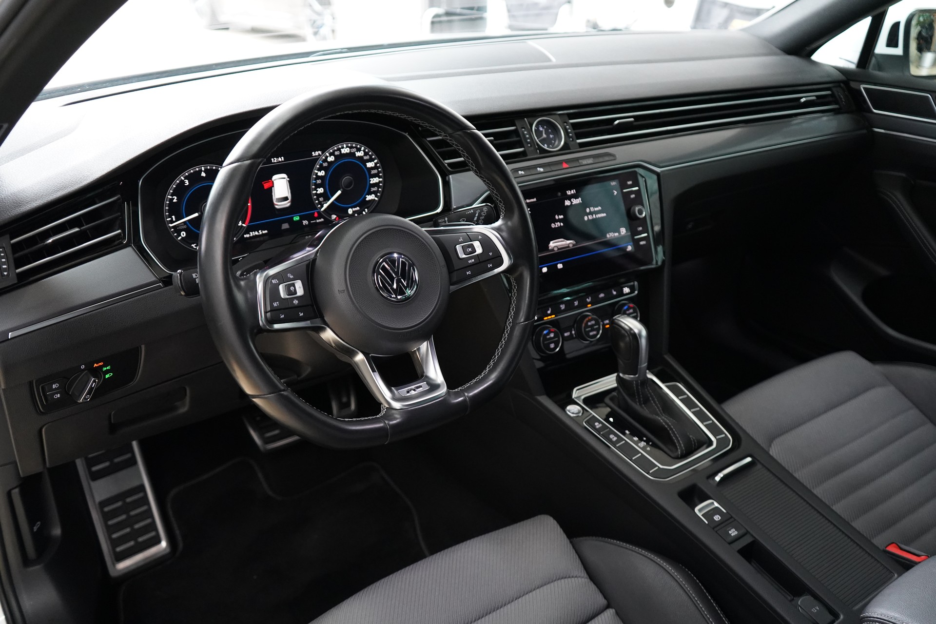 VW Passat Variant 1.5 TSI EVO Highline DSG / R-Line** - 18