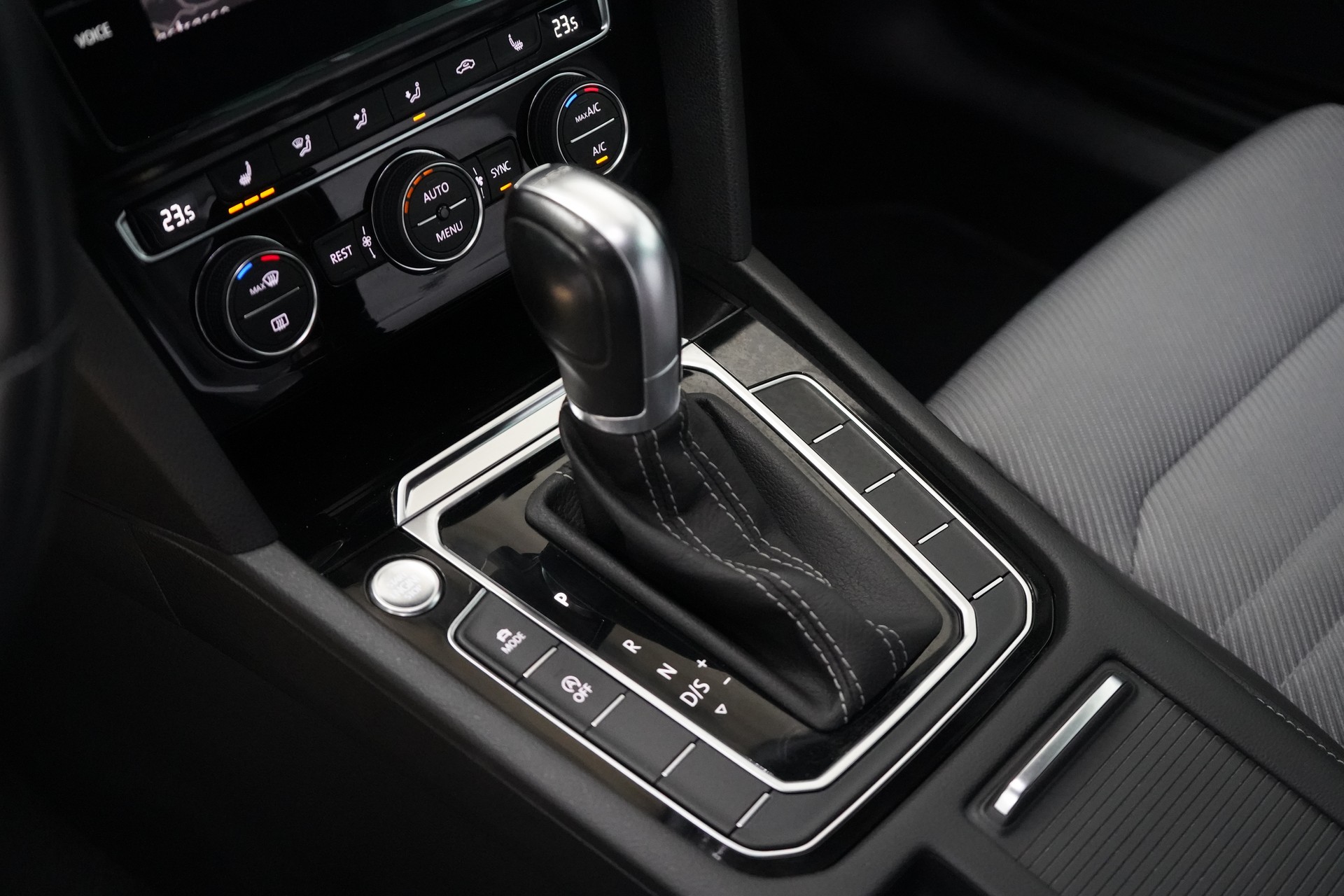 VW Passat Variant 1.5 TSI EVO Highline DSG / R-Line** - 21