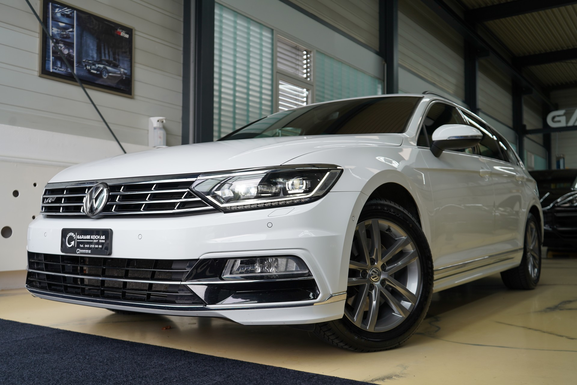 VW Passat Variant 1.5 TSI EVO Highline DSG / R-Line** - 2