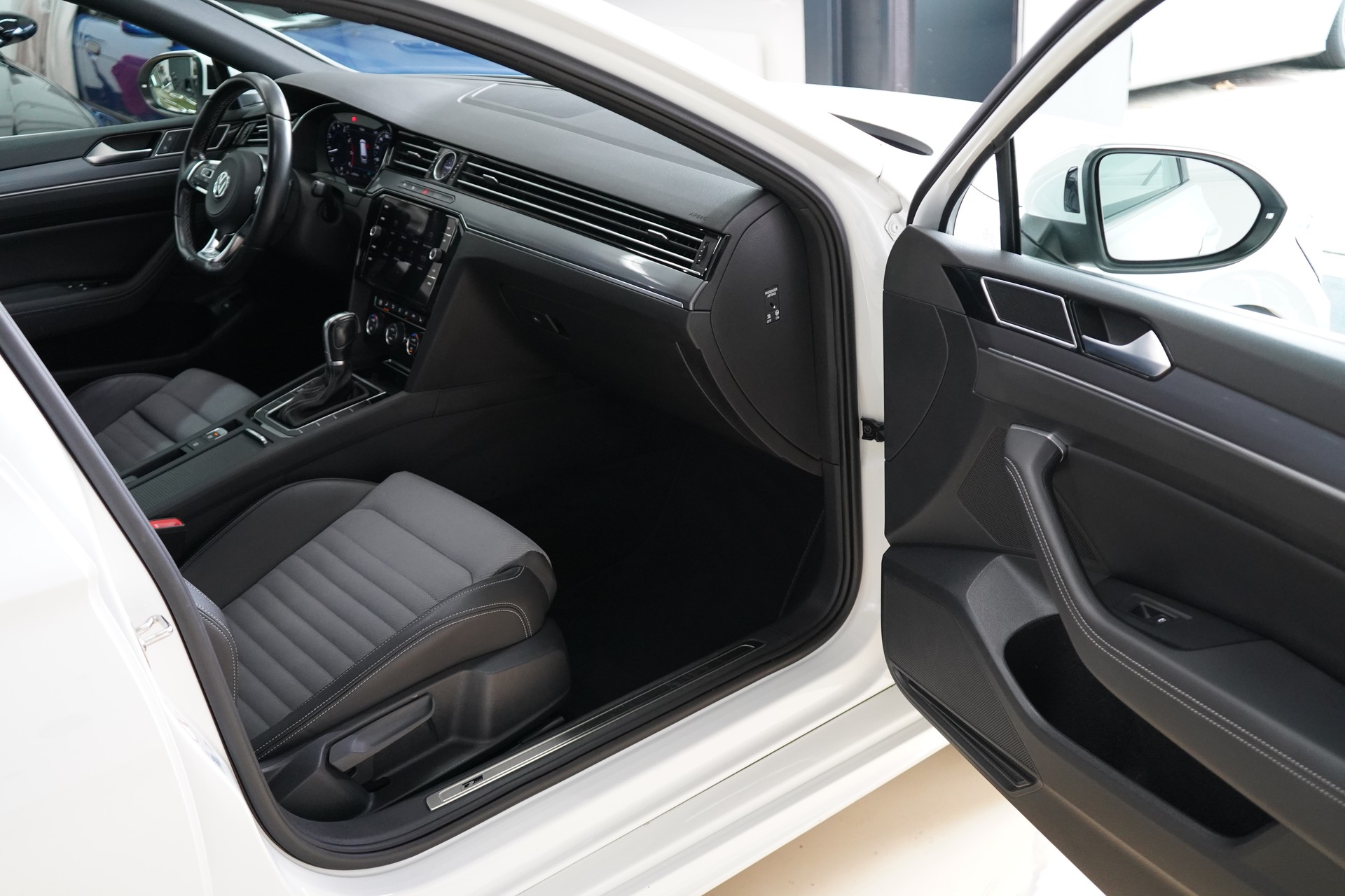 VW Passat Variant 1.5 TSI EVO Highline DSG / R-Line** - 27