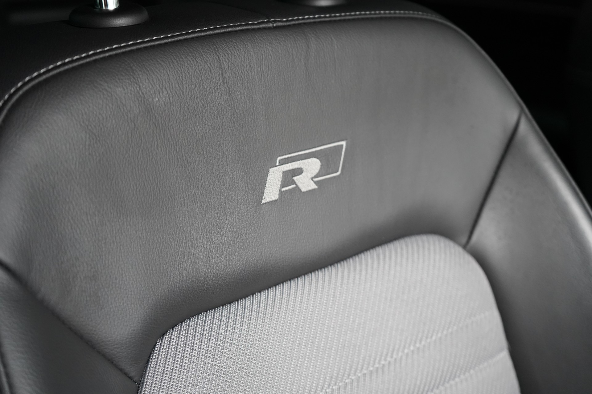 VW Passat Variant 1.5 TSI EVO Highline DSG / R-Line** - 31