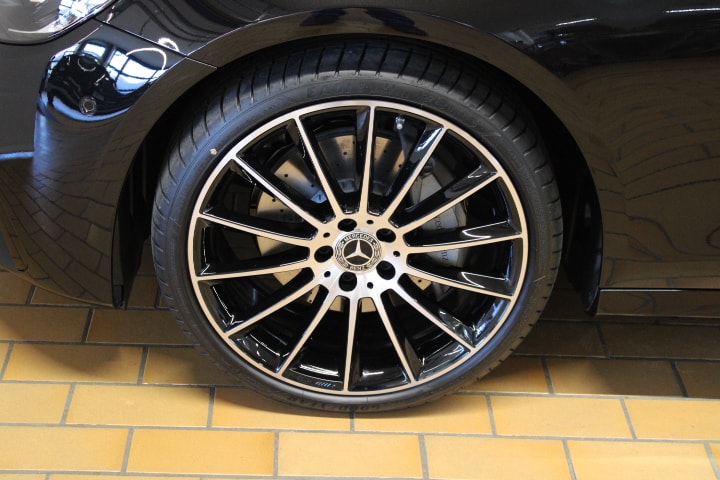 MERCEDES-BENZ E 220 d 4Matic AMG Line Swiss Star Limousine - 10