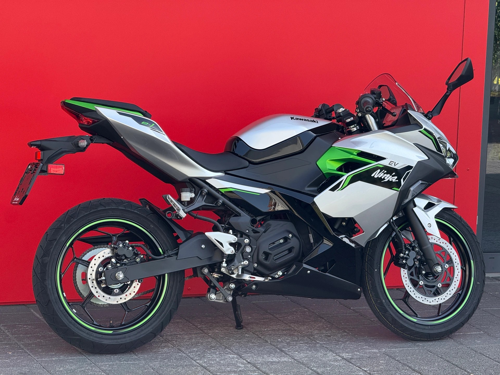 KAWASAKI Ninja E-1 - 11