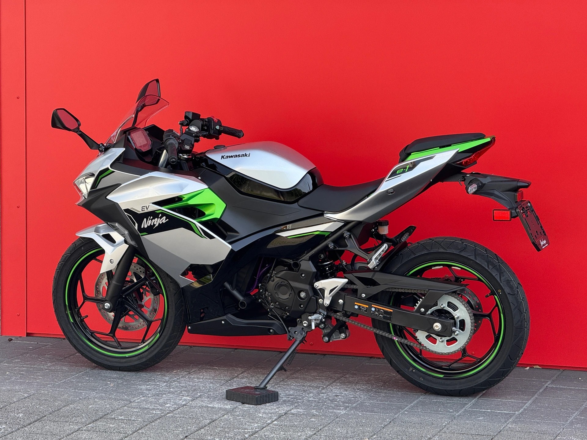 KAWASAKI Ninja E-1 - 10
