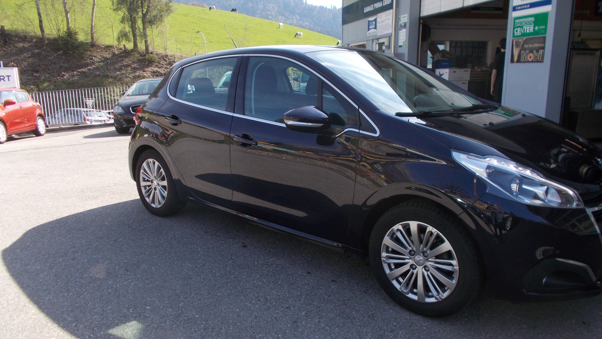 PEUGEOT 208 1.2 PureTech Allure - 2