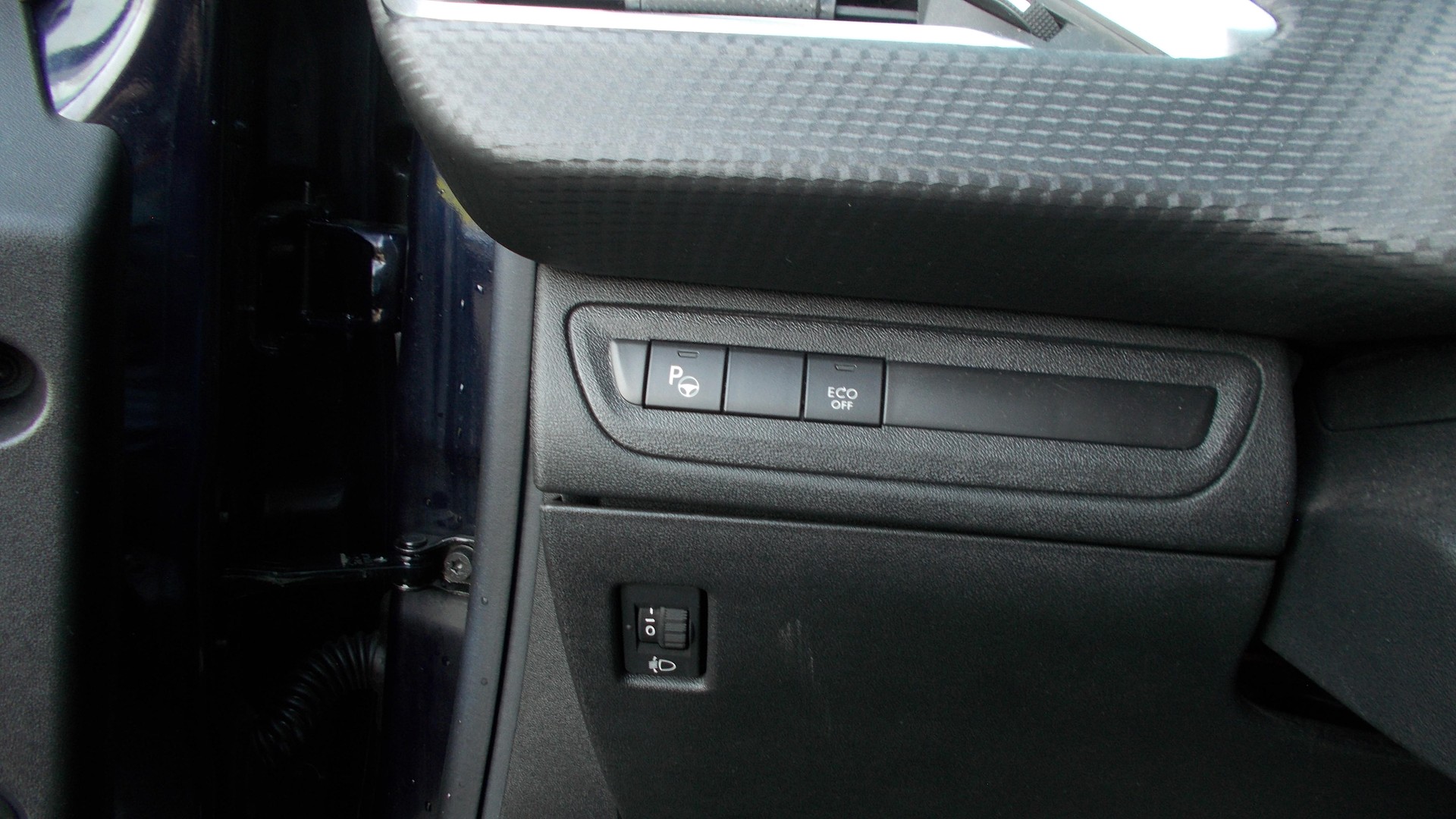 PEUGEOT 208 1.2 PureTech Allure - 9