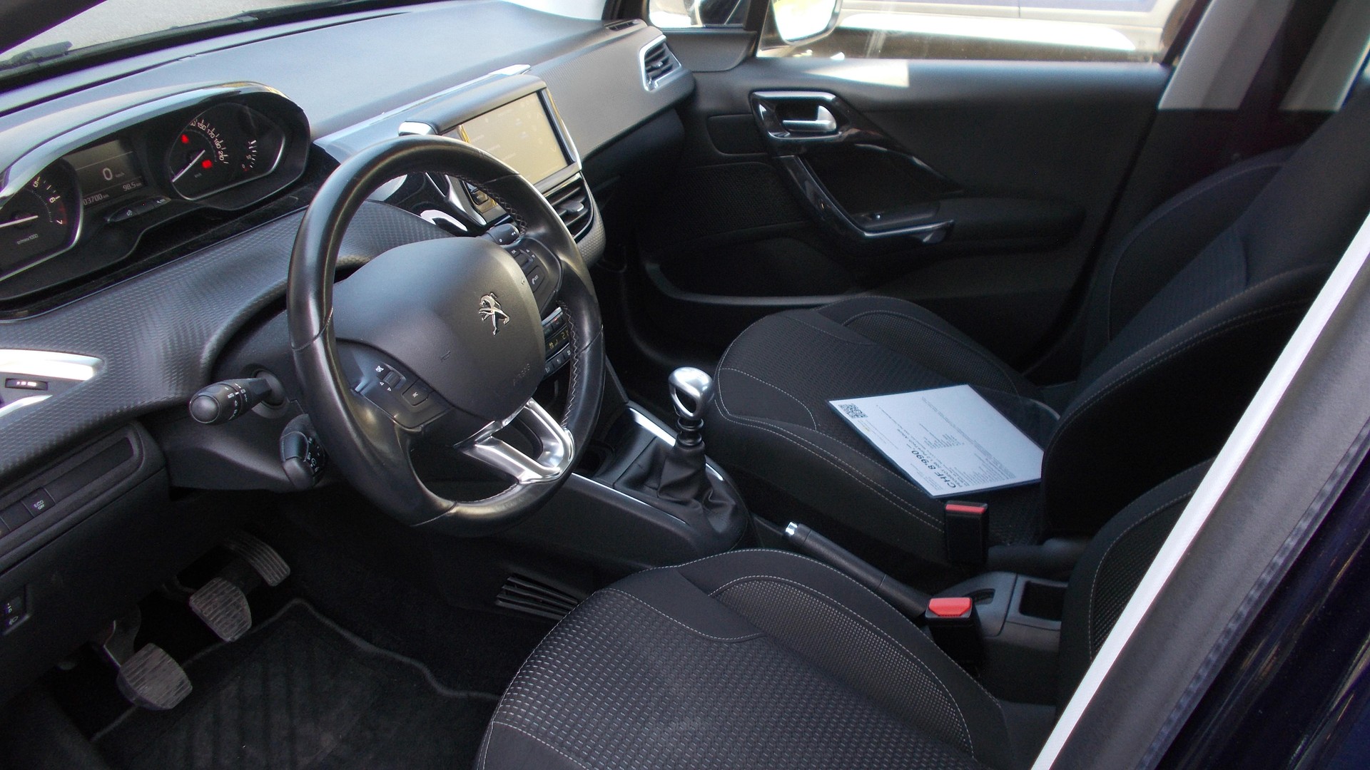 PEUGEOT 208 1.2 PureTech Allure - 7