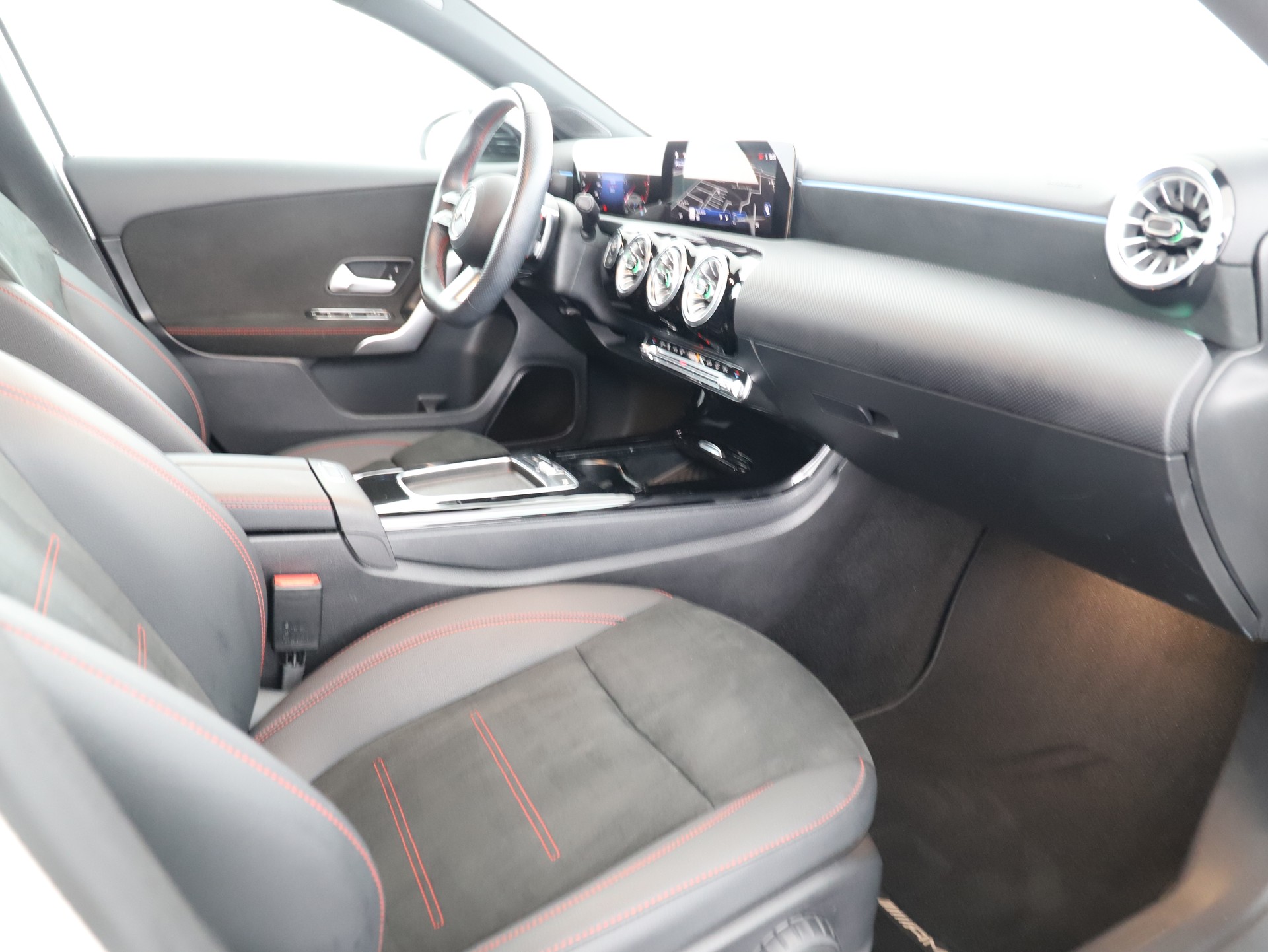 MERCEDES-BENZ A 220 d 8G-DCT - 11