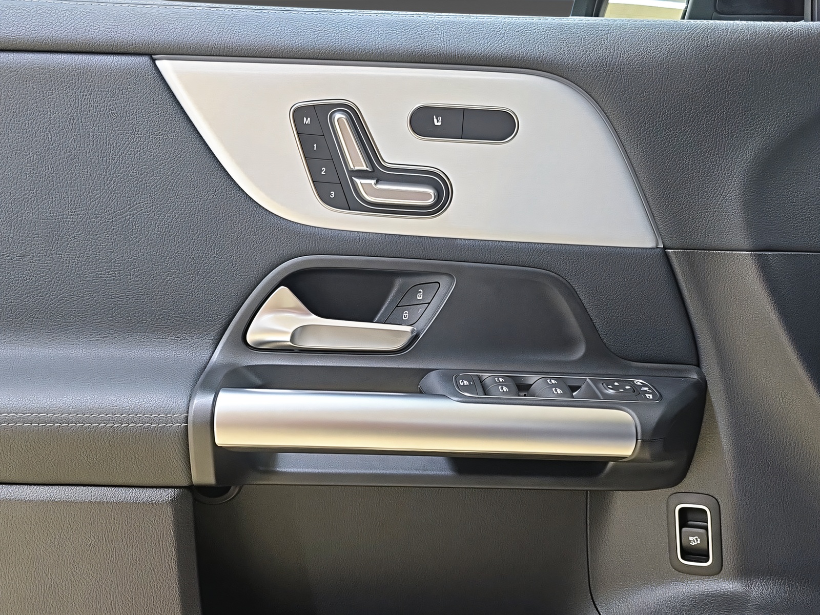 MERCEDES-BENZ EQA 350 4Matic AMG Line - 13