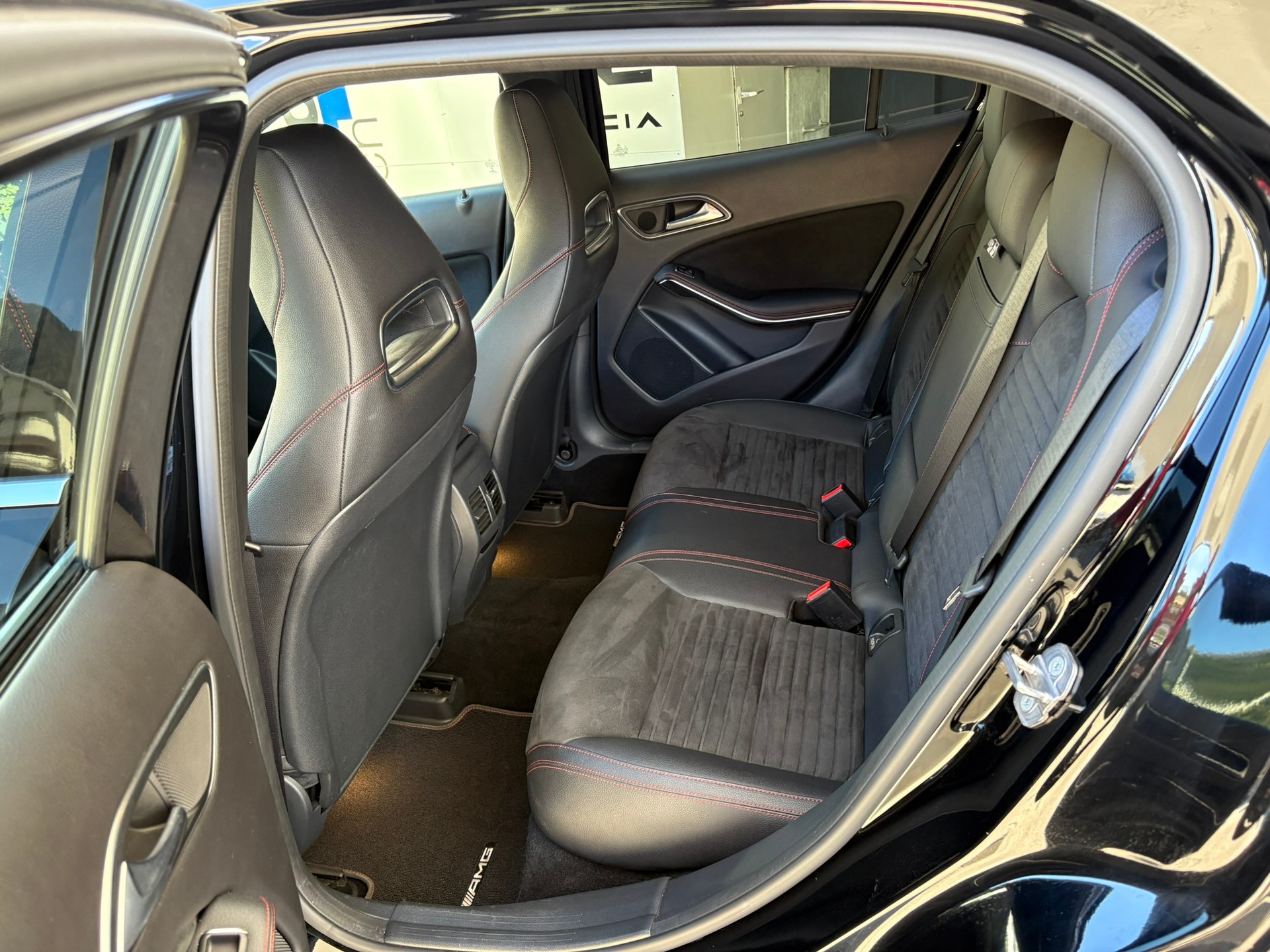 MERCEDES-BENZ GLA 250 AMG Line 4Matic - 10