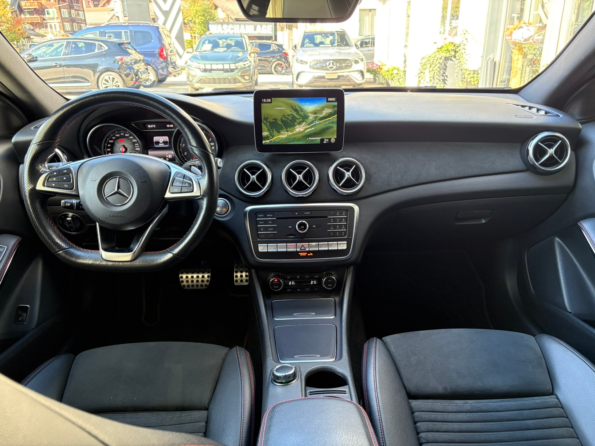 MERCEDES-BENZ GLA 250 AMG Line 4Matic - 11
