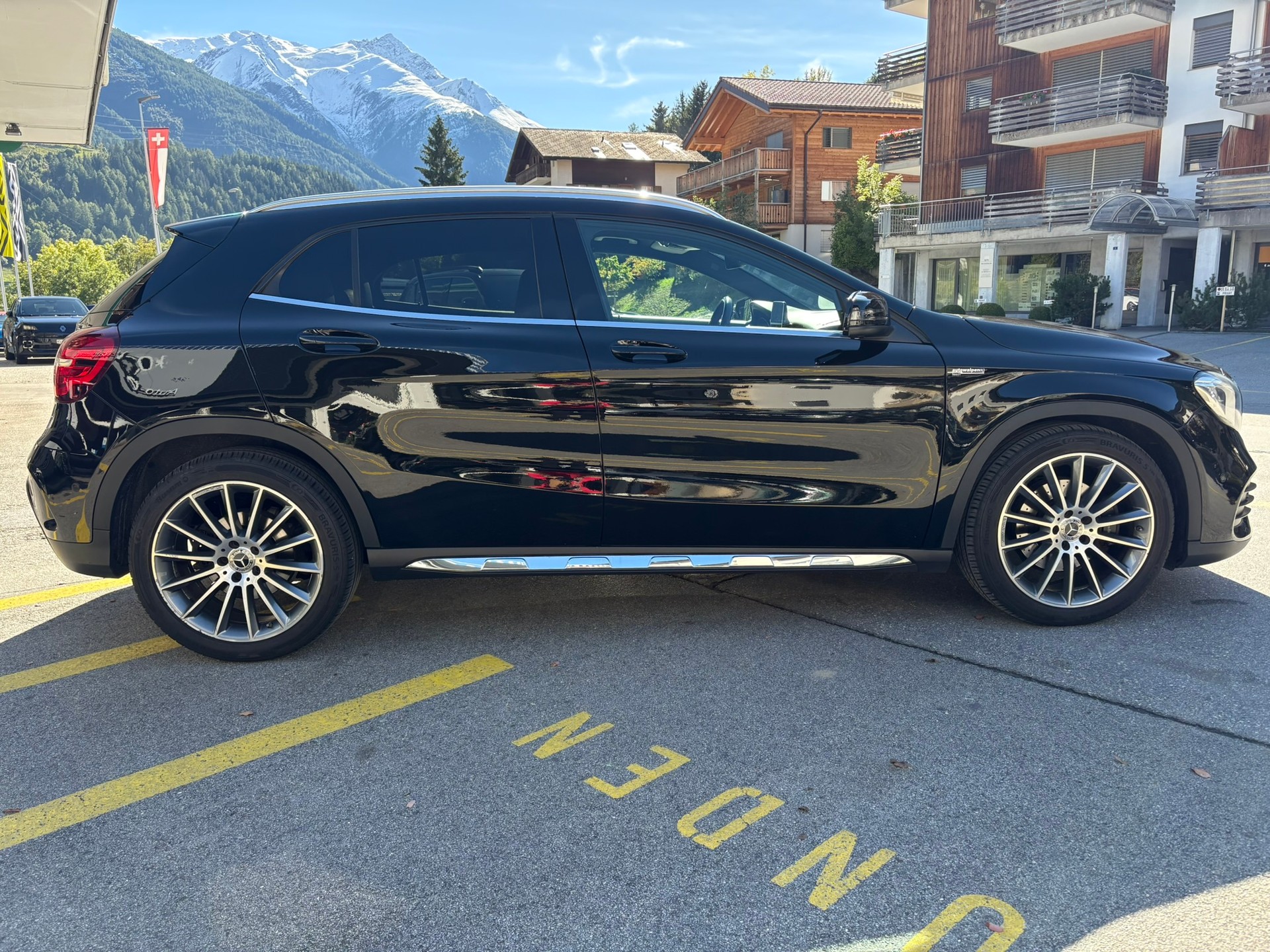 MERCEDES-BENZ GLA 250 AMG Line 4Matic - 3