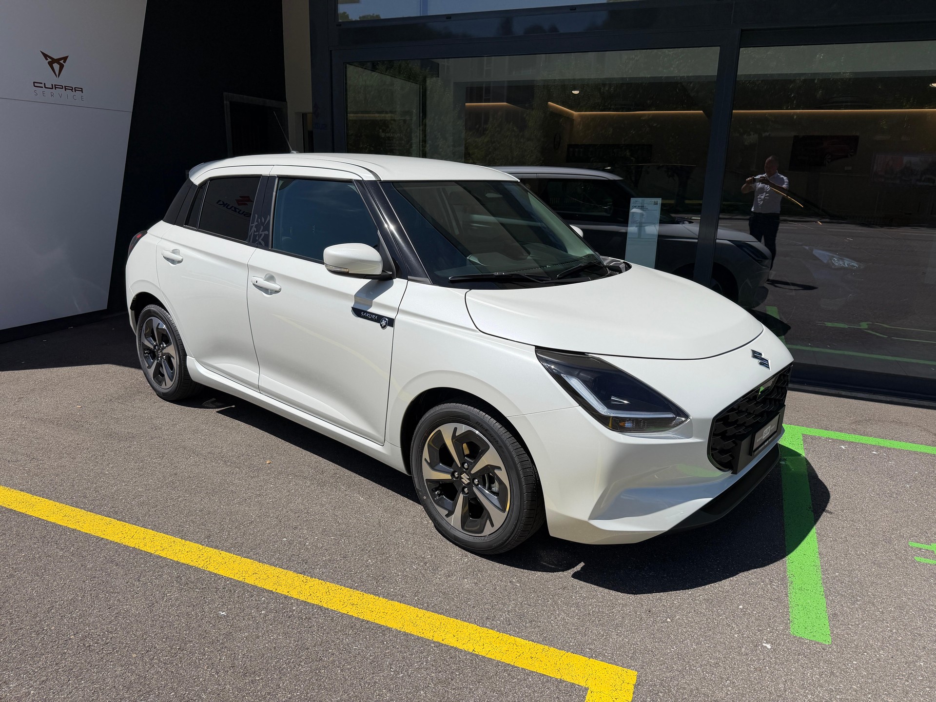 SUZUKI Swift 1.2 Sakura Top Hybrid