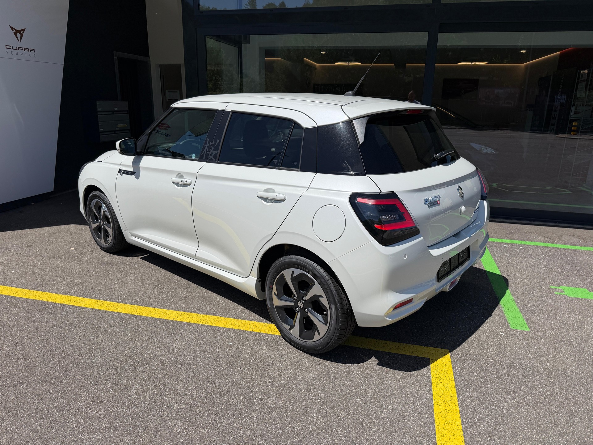 SUZUKI Swift 1.2 Sakura Top Hybrid - 4