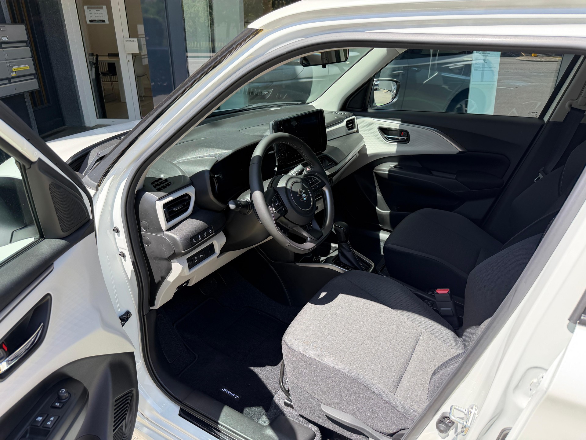SUZUKI Swift 1.2 Sakura Top Hybrid - 10