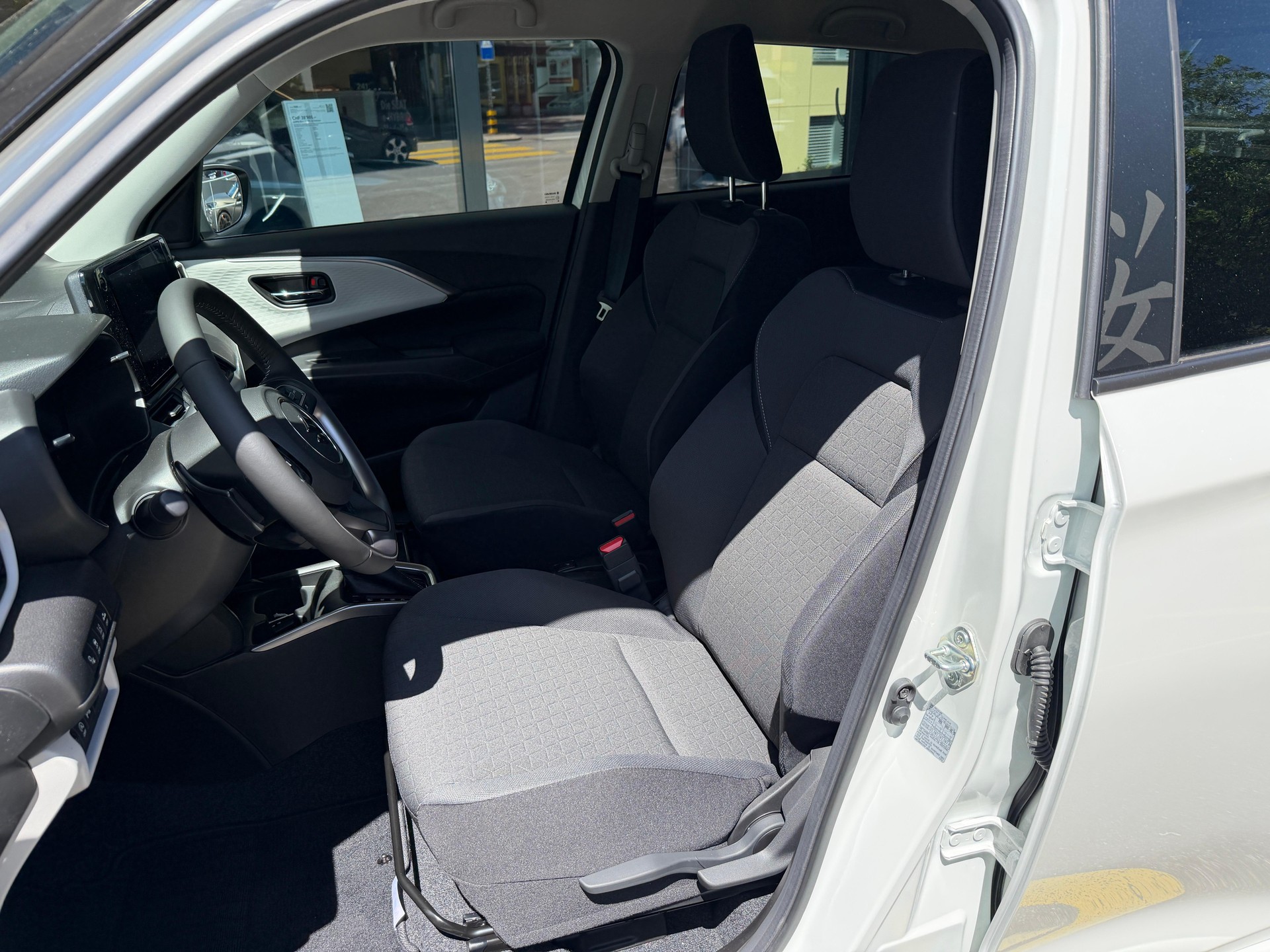 SUZUKI Swift 1.2 Sakura Top Hybrid - 9