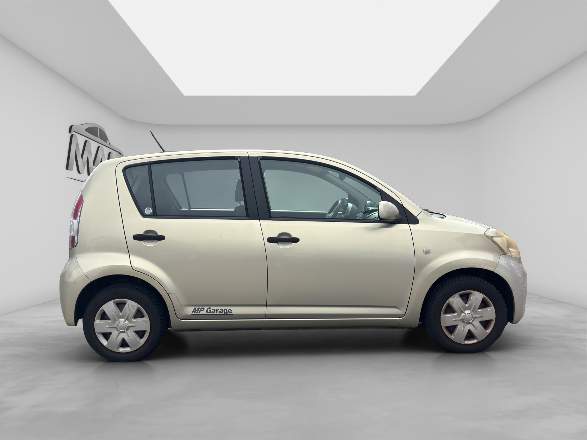 DAIHATSU SIRION 7