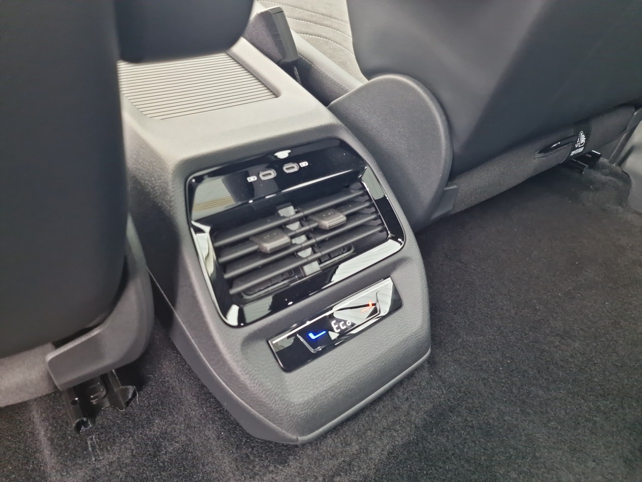 vw Gallery 26