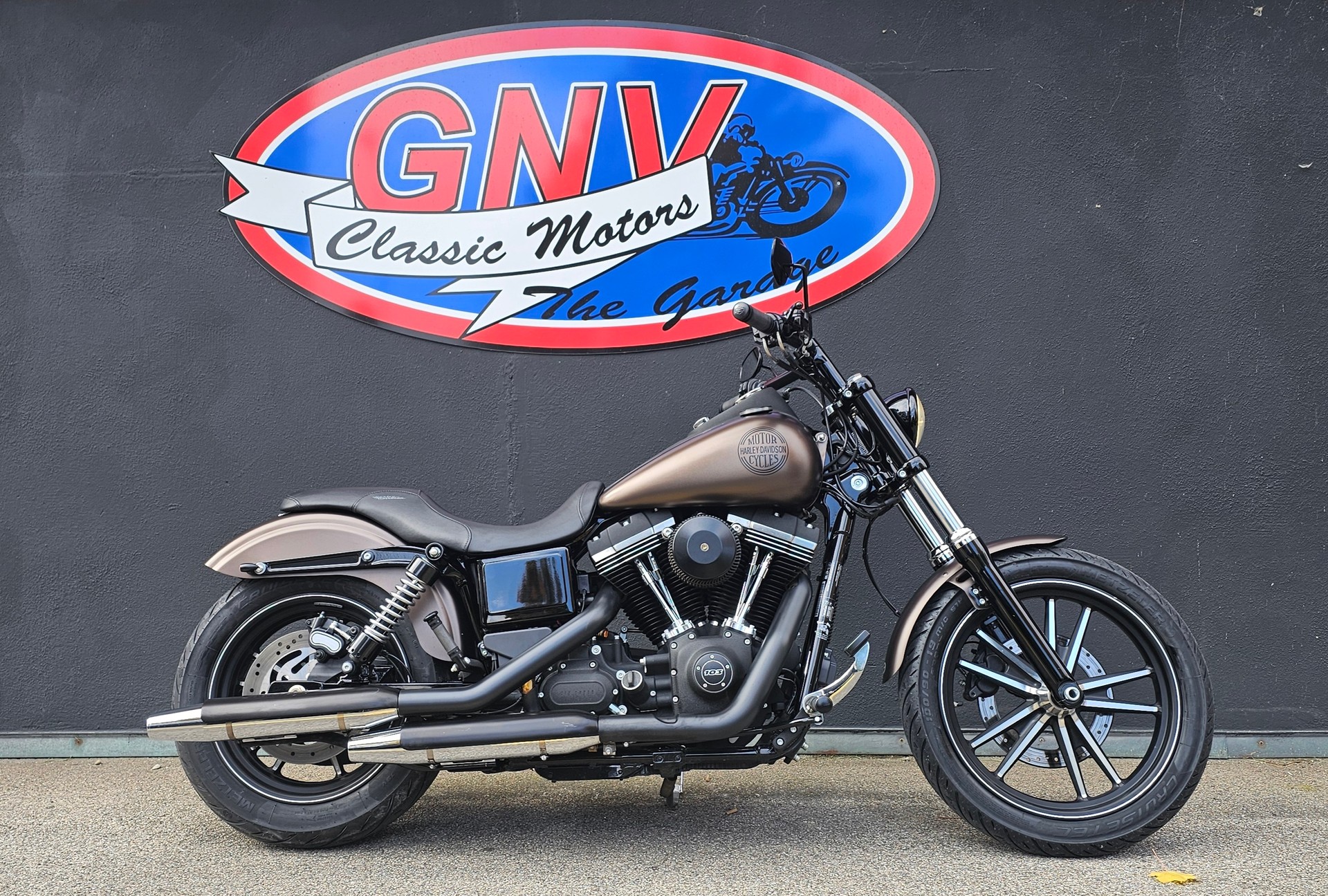 HARLEY-DAVIDSON DYNA STREET BOB Édition Spéciale FXDBB