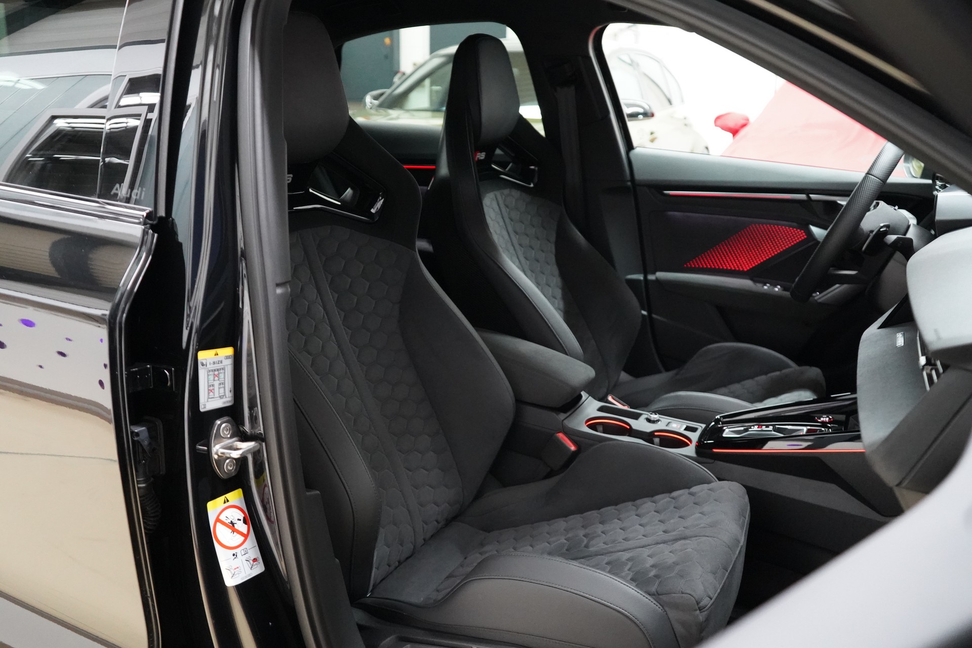 AUDI RS3 Limousine 2.5 TSI quattro S-tronic Facelift R8 Carbon-sitze - 32