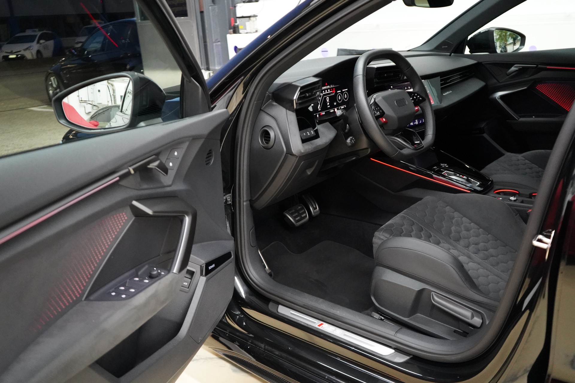 AUDI RS3 Limousine 2.5 TSI quattro S-tronic Facelift R8 Carbon-sitze - 17