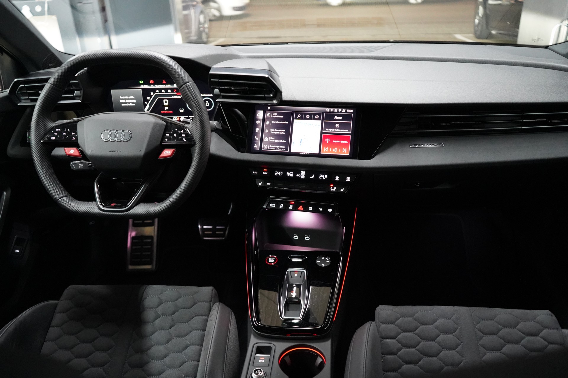 AUDI RS3 Limousine 2.5 TSI quattro S-tronic Facelift R8 Carbon-sitze - 28