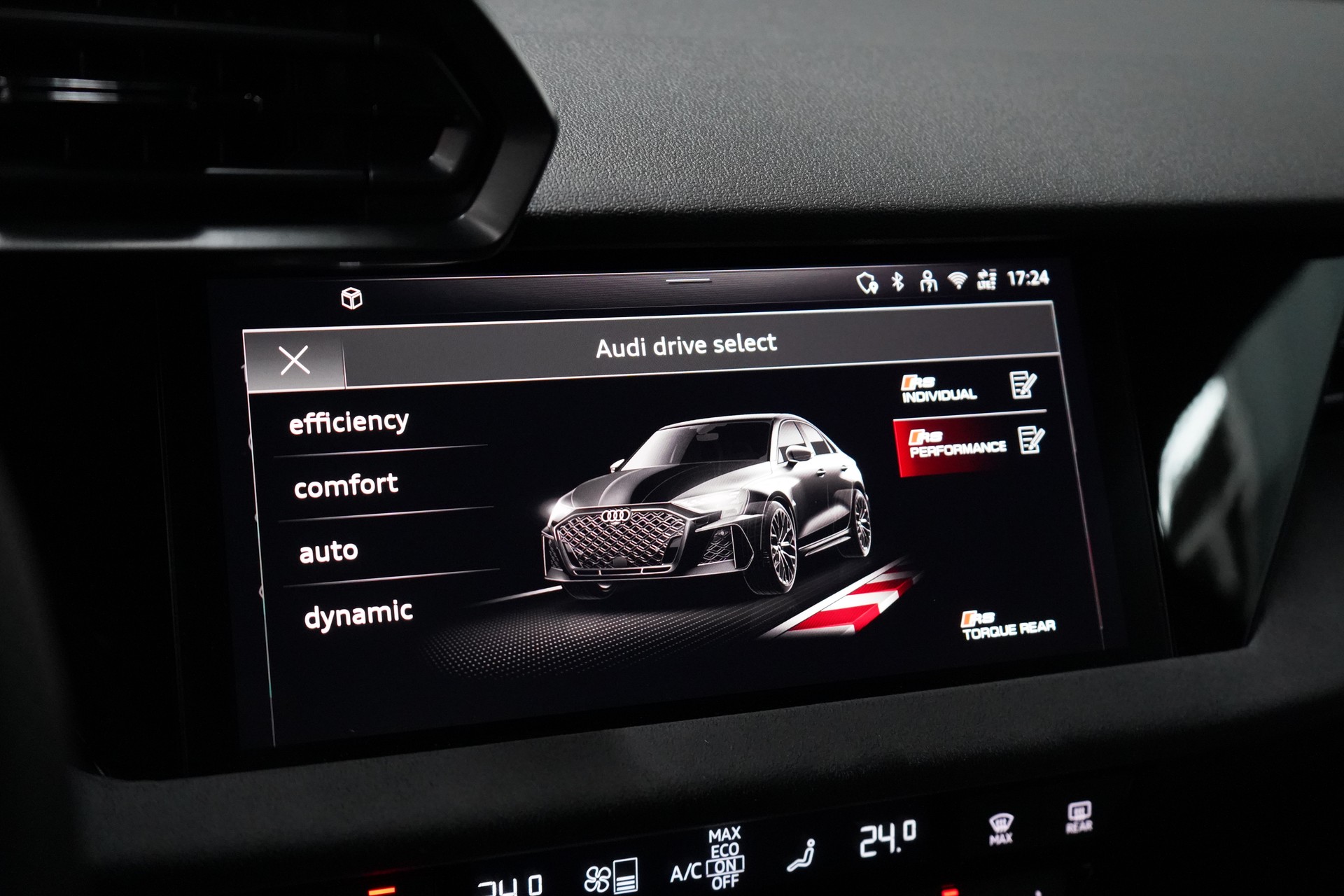 AUDI RS3 Limousine 2.5 TSI quattro S-tronic Facelift R8 Carbon-sitze - 23