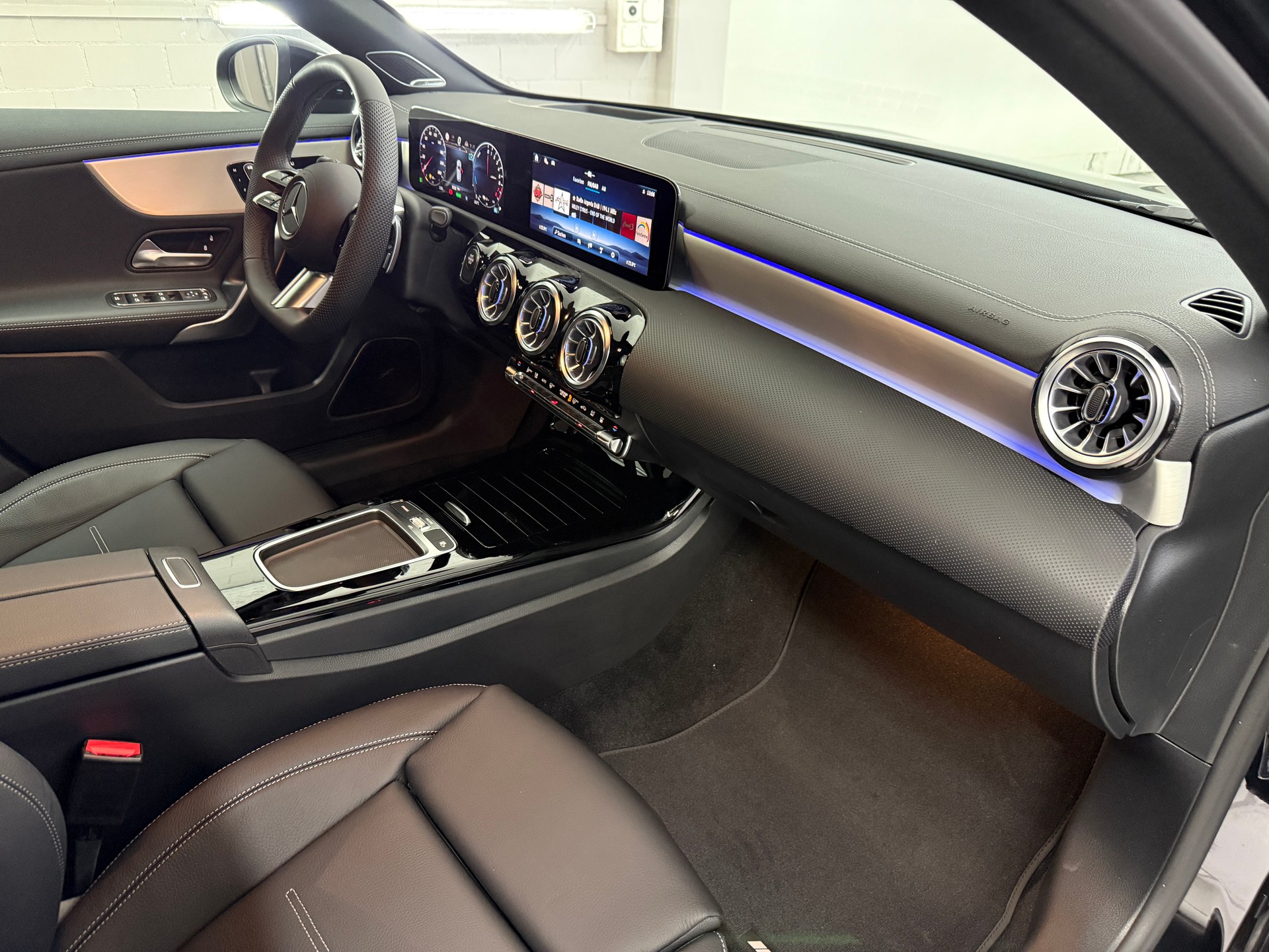MERCEDES-BENZ A 250 e Kompaktlimousine EQ Star - 11