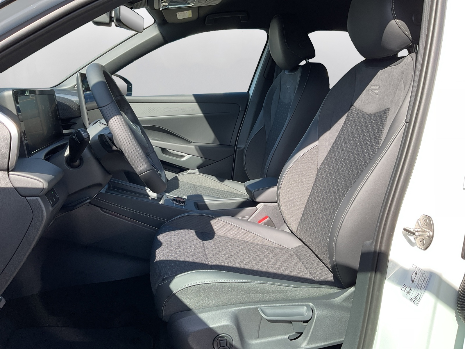 VW T-Roc 1.5 eTSI mHEV R-Line DSG - 10