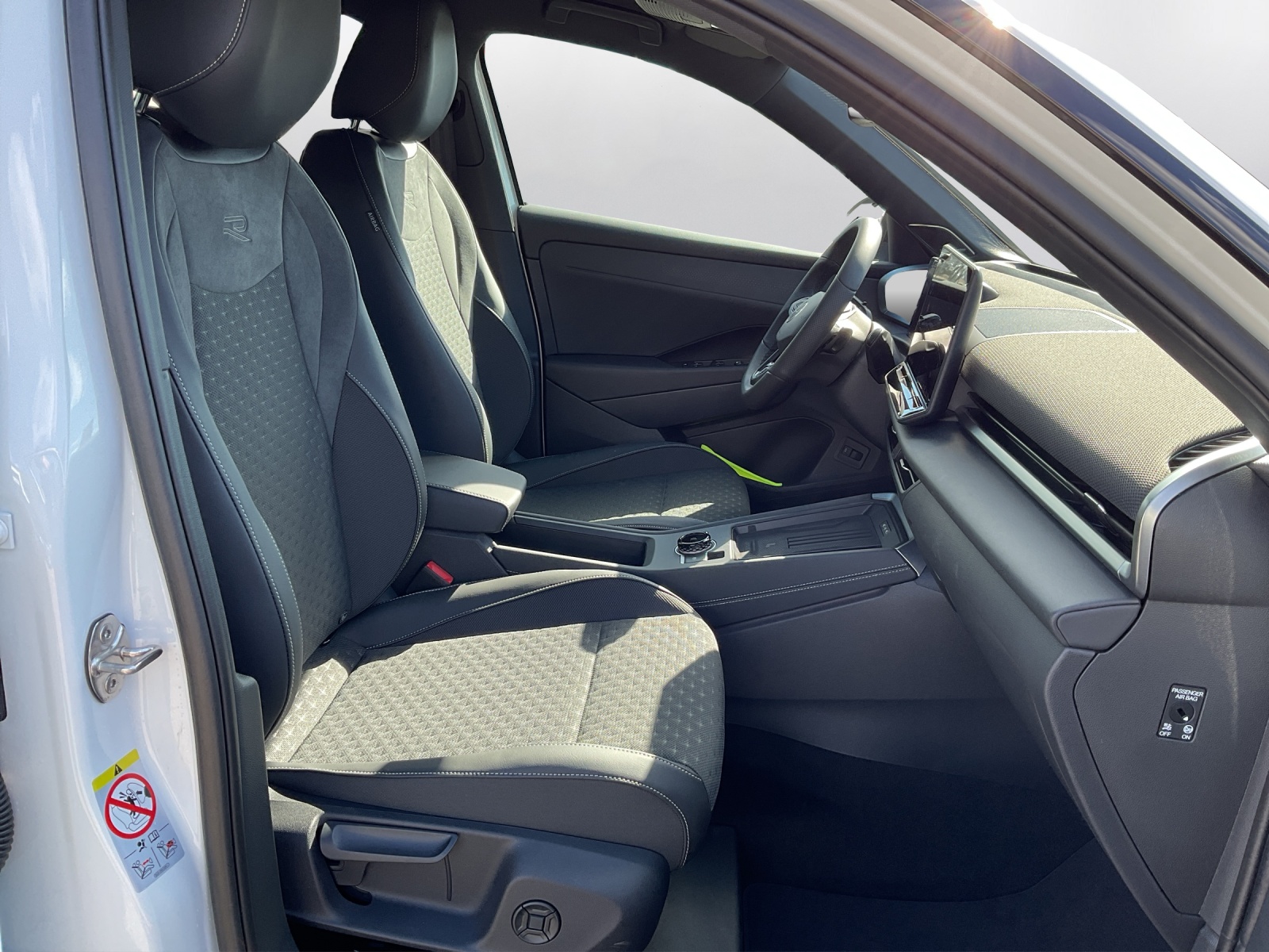 VW T-Roc 1.5 eTSI mHEV R-Line DSG - 14