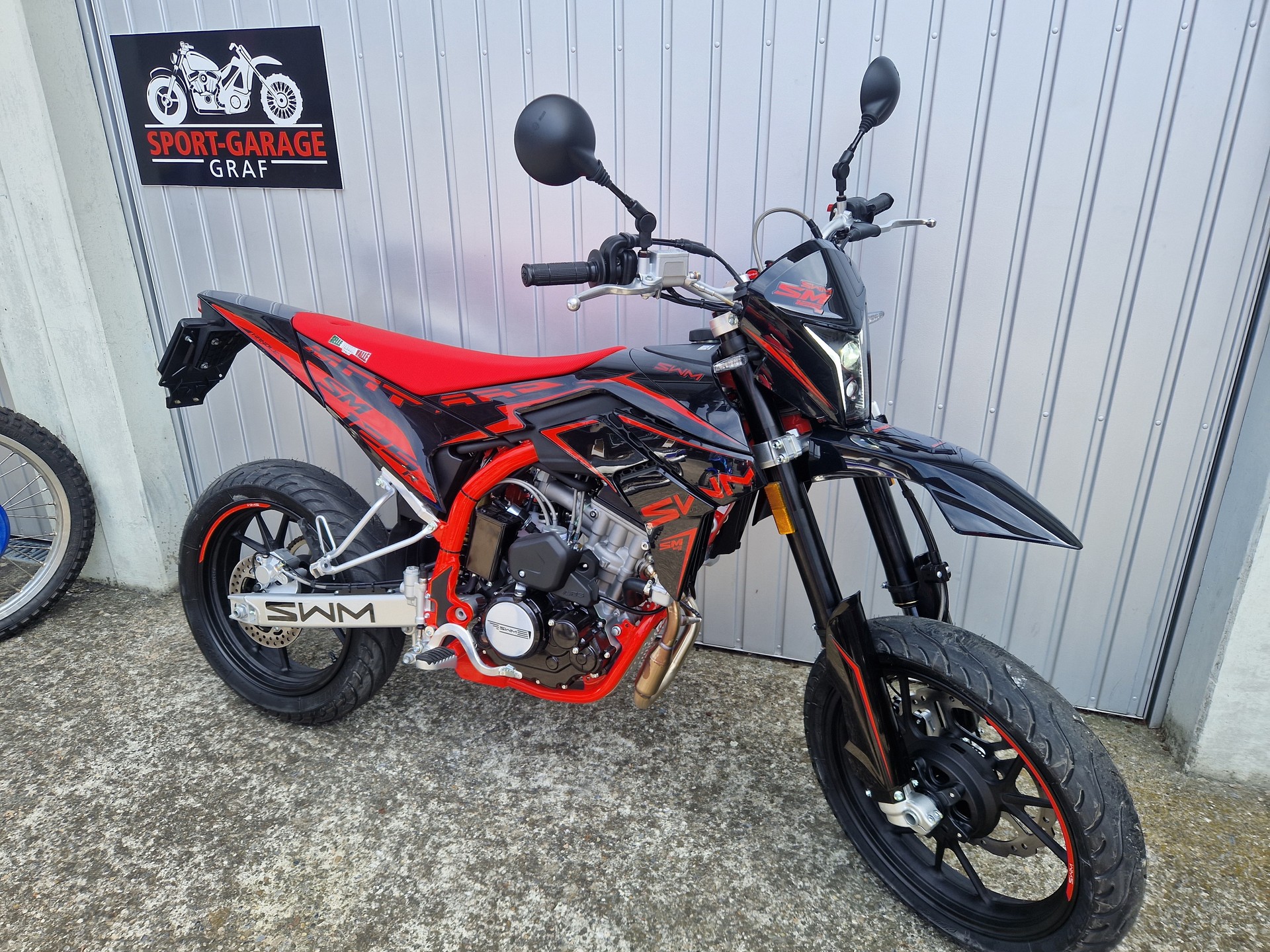 SWM Supermoto MY 2025 - 1