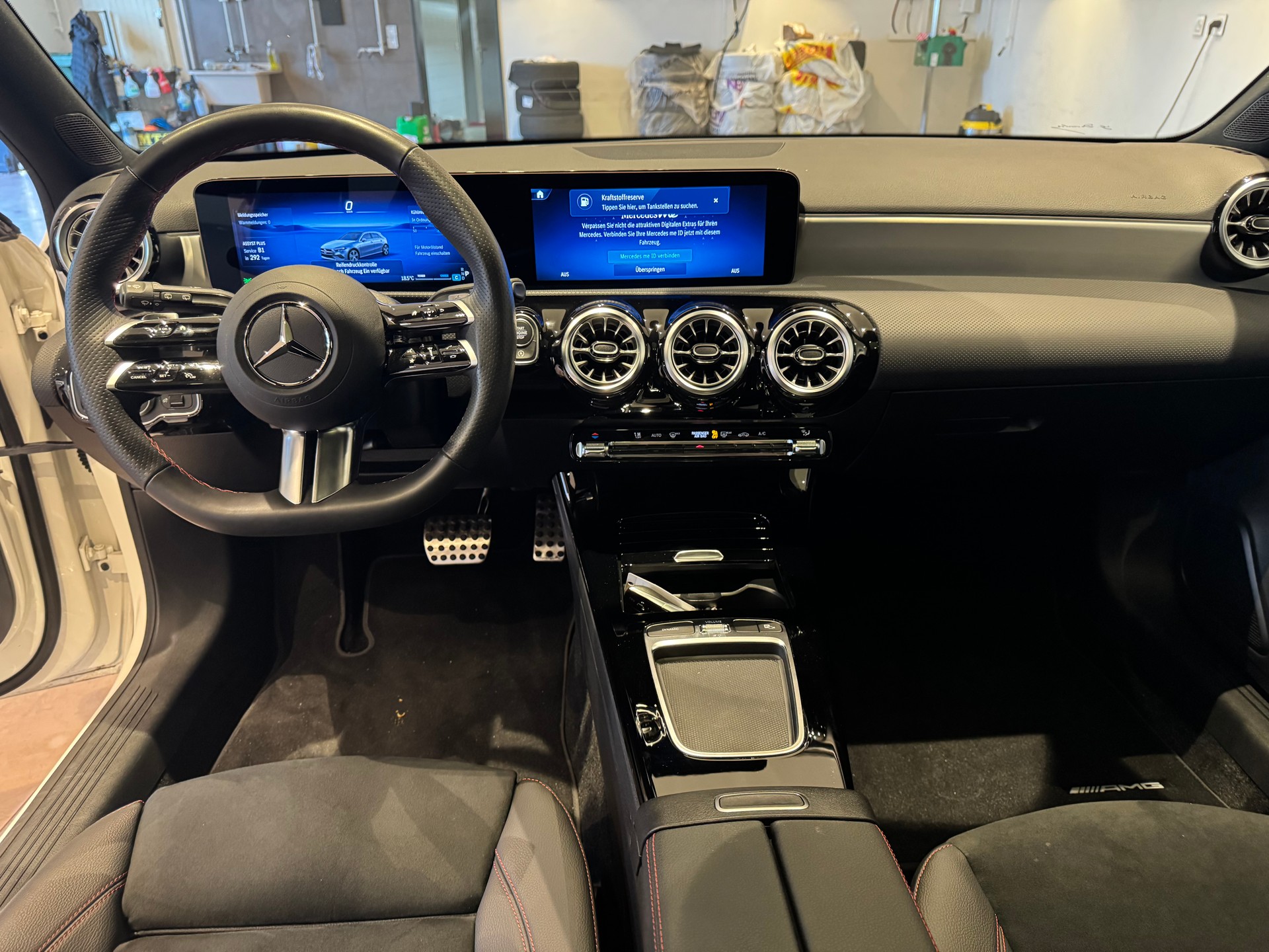 MERCEDES-BENZ A 250 AMG Line 4m - 12
