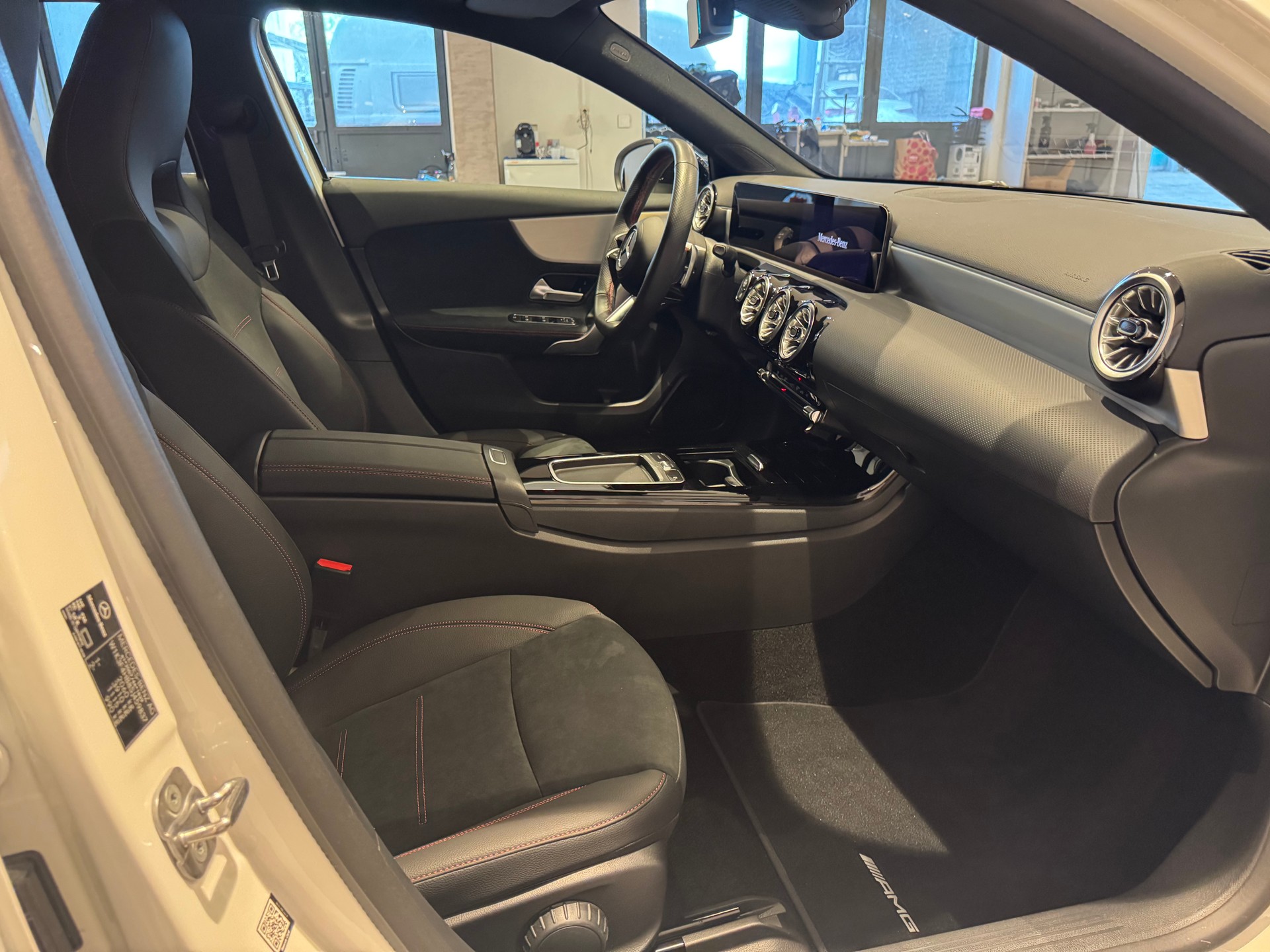 MERCEDES-BENZ A 250 AMG Line 4m - 8