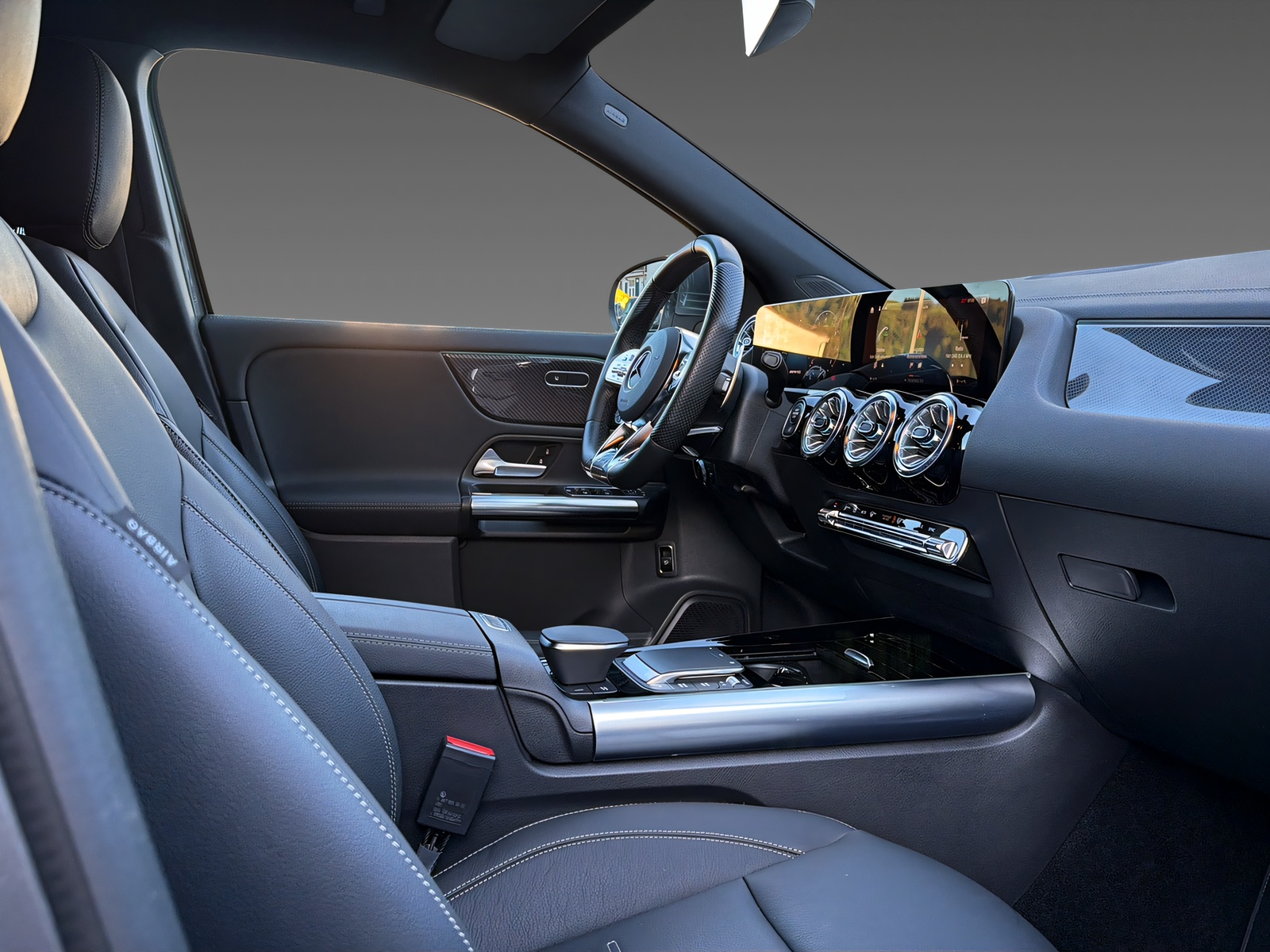 MERCEDES-BENZ GLA 45 4Matic - 14