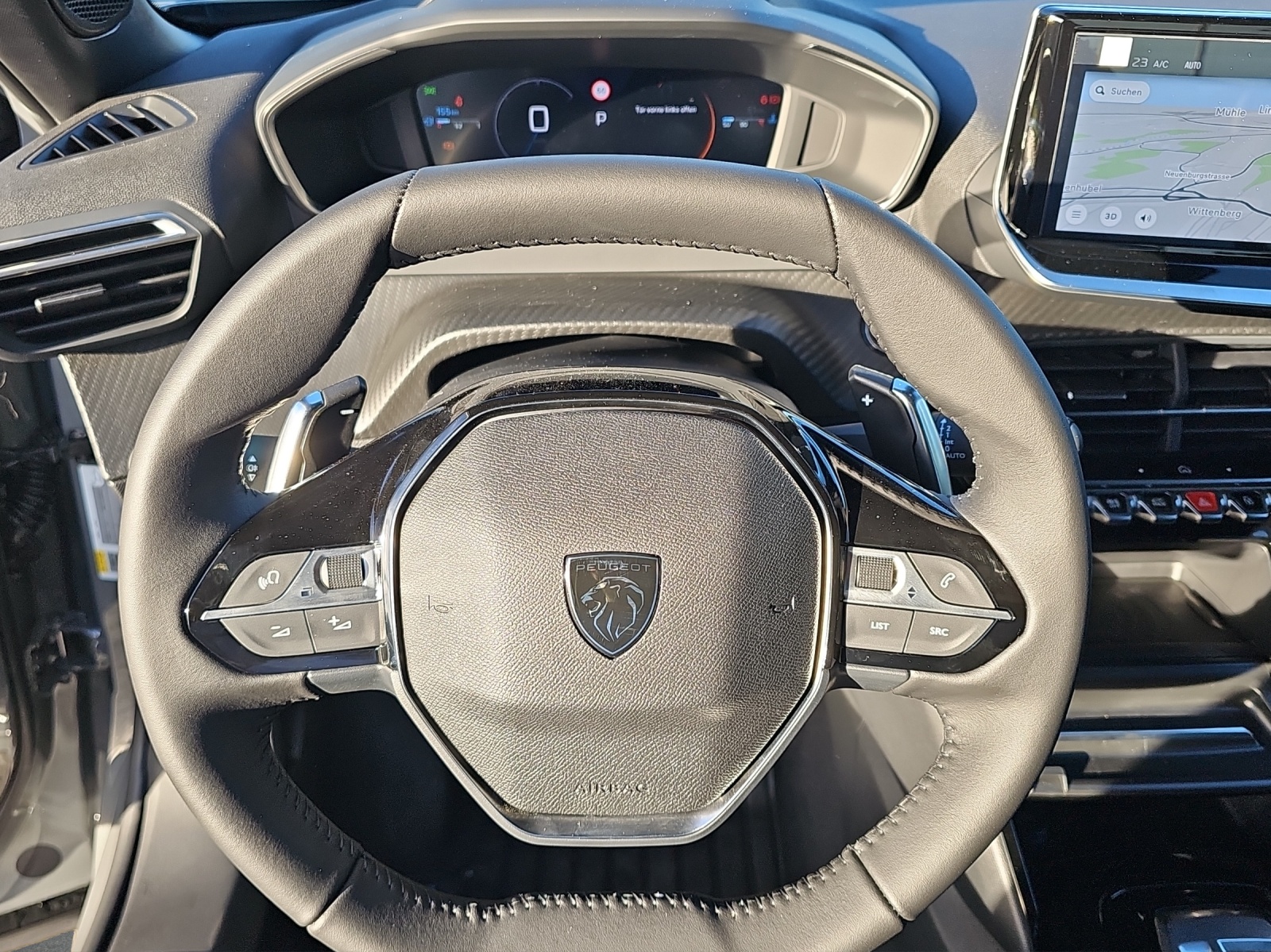 PEUGEOT 2008 1.2 145 MHEV Allure Premium - 11