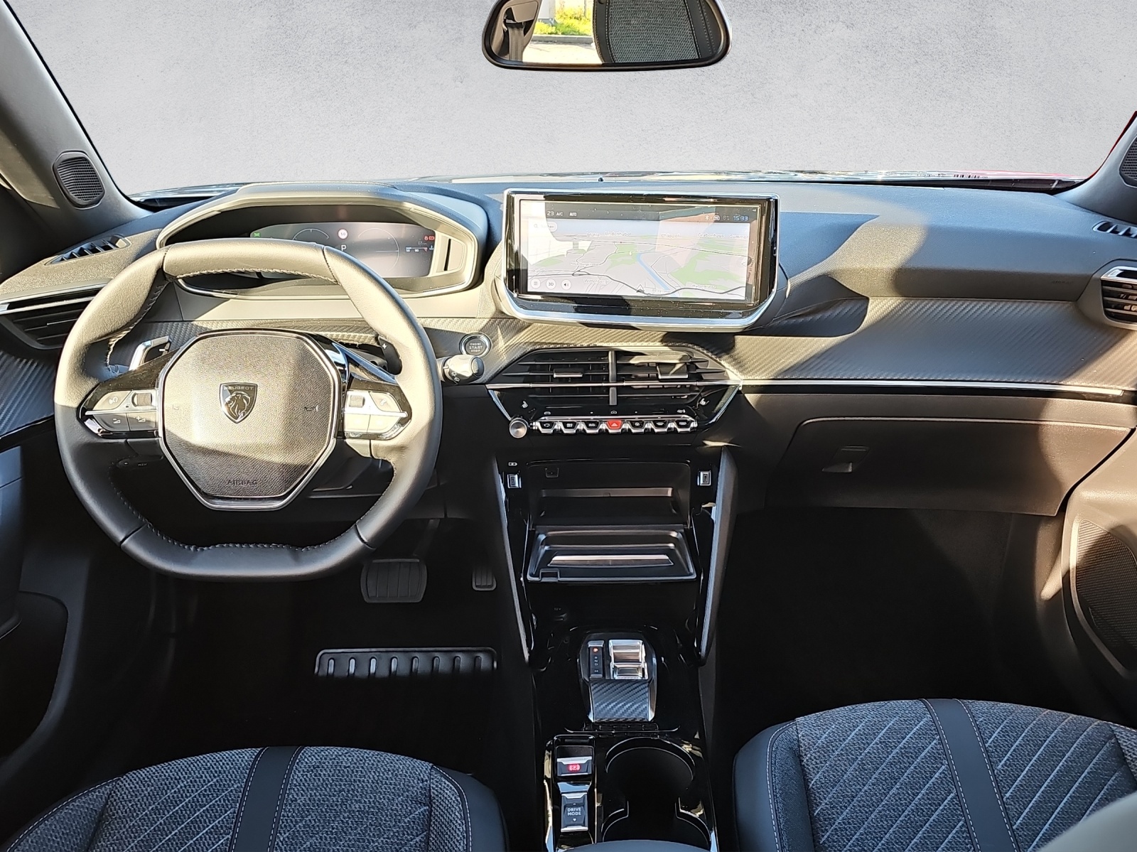 PEUGEOT 2008 1.2 145 MHEV Allure Premium - 9