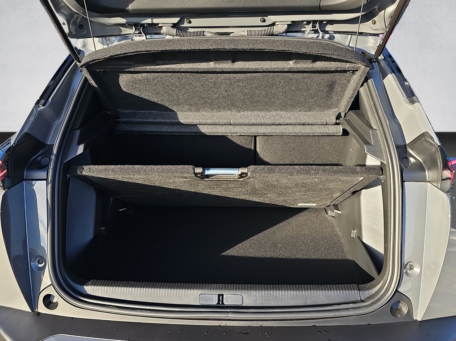 PEUGEOT 2008 1.2 145 MHEV Allure Premium - 16