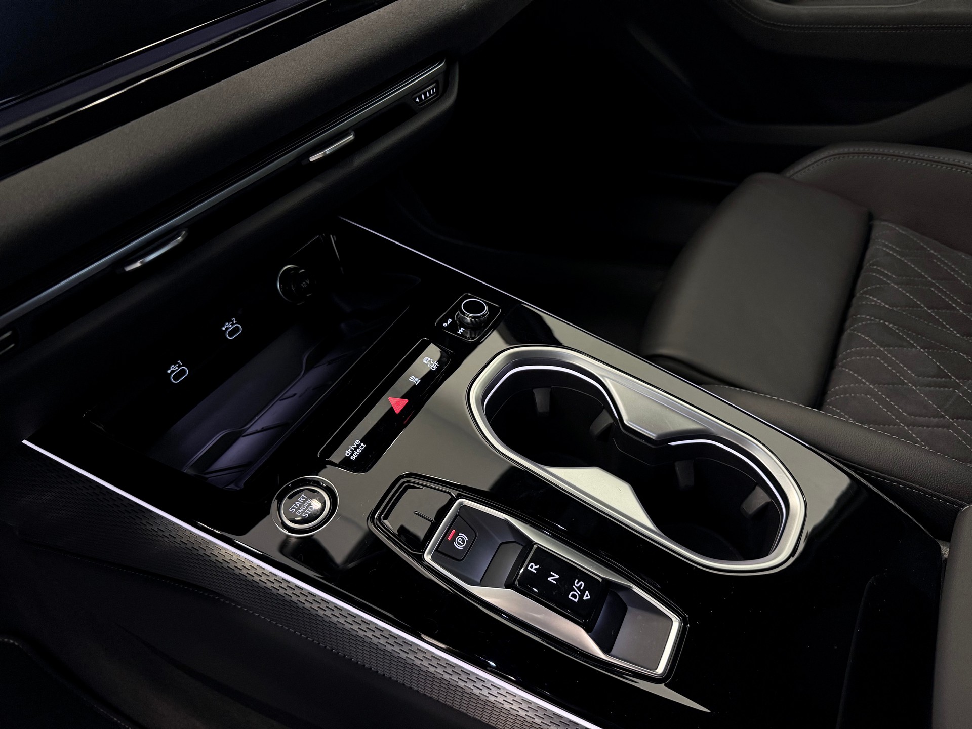 AUDI A6 Avant 40 TDI S line quattro S-tronic - 27